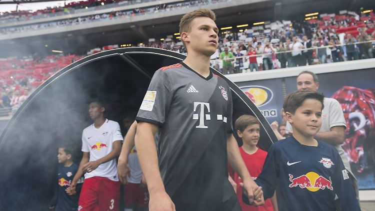 Joshua Kimmich spielt seit zwei Jahren beim FC Bayern - und möchte laut eigener Aussage bleiben.