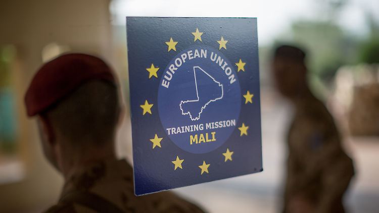 Das Logo der European Union Training Mission EUTM Mali in Bamako.