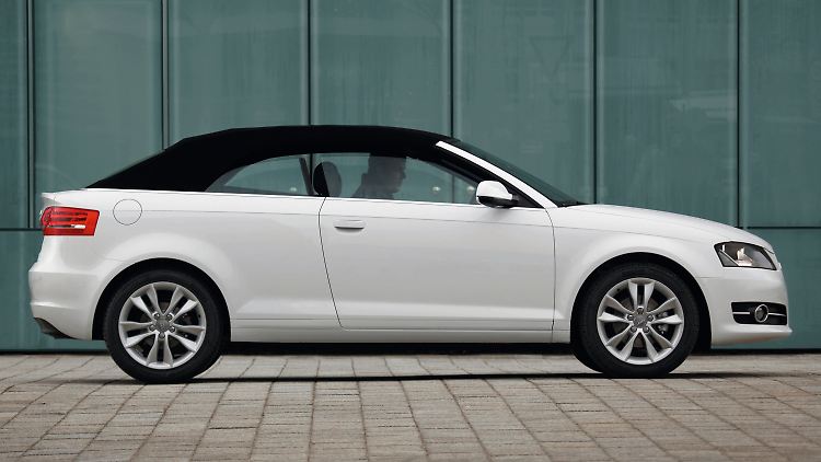Als in den Nullerjahren Klappdach-Cabrios en vogue sind, setzt Audi auf eine klassische Stoffpelle.