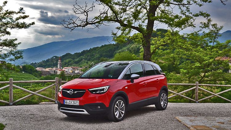 Der Opel Crossland X ist kein echtes SUV, taugt aber mit der richtigen Motorisierung auch für lange Bergstrecken.