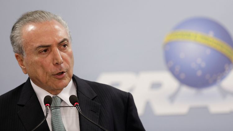 Temer hatte vor einem Jahr Rousseff abgelöst, die wegen angeblicher Bilanztricks des Amtes enthoben worden war.