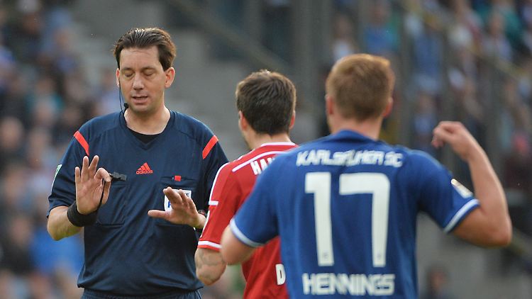 Mit der Nominierung von Manuel Gräfe für das Duell HSV - Wolfsburg hat der DFB unnötigerweise einen Brandherd geschaffen.