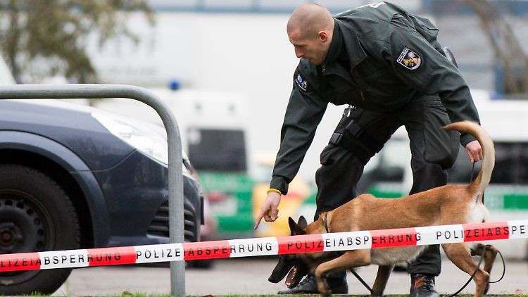 Ein Spürhund schlägt offenbar im persönlichen Umfeld von Sergej W. an.