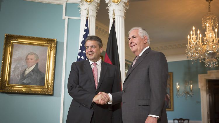Gabriel - hier mit seinem US-Amtskollegen Tillerson - hofft auf mehr Unterstützung durch die USA.
