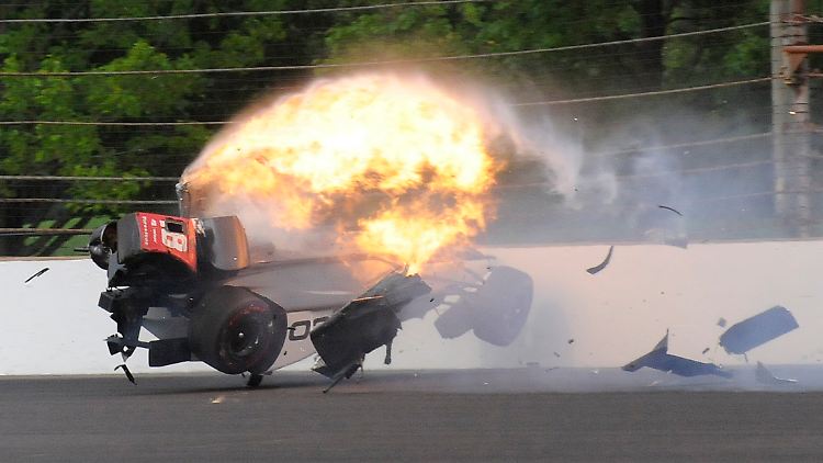 Angesichts der Bilder ist kaum vorstellbar, dass Sébastien Bourdais "nur" Knochenbrüche erlitten hat.