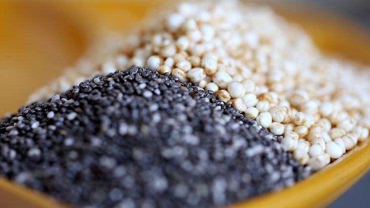 Chia-Samen (vorne) und Quinoa Pops liegen voll im Trend.