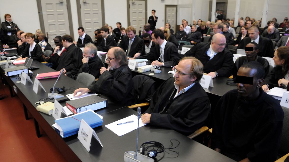 "Angriff auf den Seeverkehr" und "erpresserischer Menschenraub" werden den 10 Somaliern vorgeworfen.