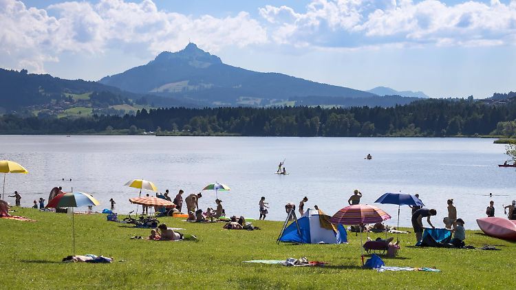 "Die Wetterkarten zeigen steil in Richtung Badesee."