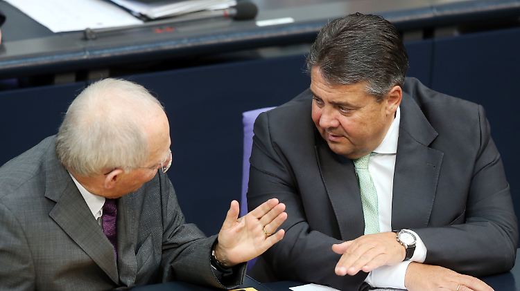 Finanzminister Schäuble und Außenminister Gabriel haben unterschiedliche Ansichten hinsichtlich Griechenland.