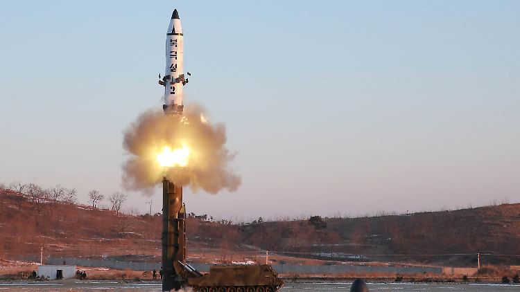 Test einer nordkoreanischen Pukguksong-2-Rakete. Gabriel ist angesichts der Entwicklung in Nordkorea besorgt.