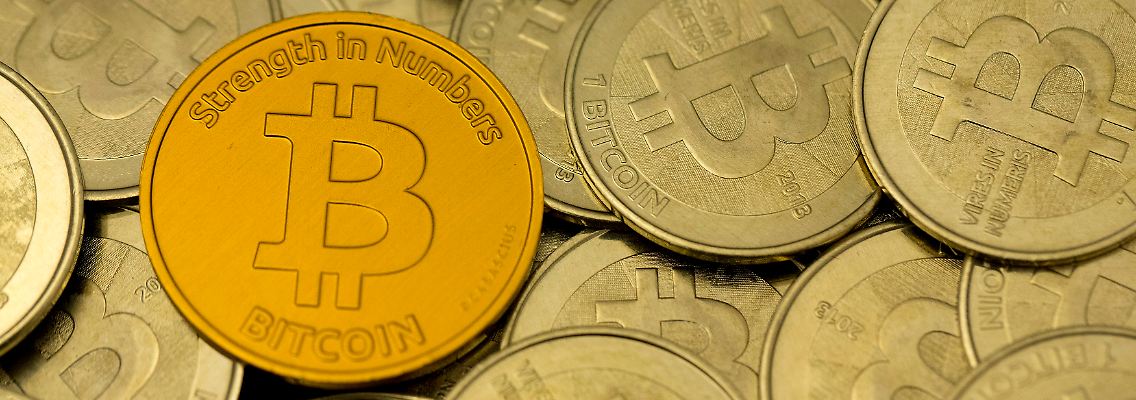 Der Bitcoin ist derzeit immer noch mehr als 4000 Dollar das Stück wert - etwa sieben Mal so viel wie vor einem Jahr.
