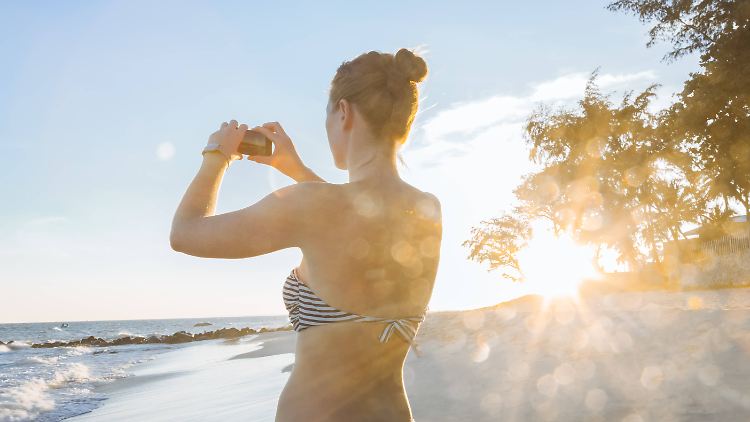 Für viele ist das Smartphone im Urlaub unverzichtbar.