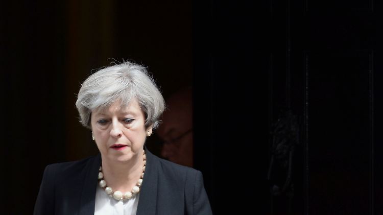 Theresa May gibt ein Statement zu dem Anschlag in Manchester ab.