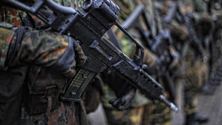 Nur getönt oder wirklich etwas dran? Der MAD hat einen Bundeswehroffizier im Visier.