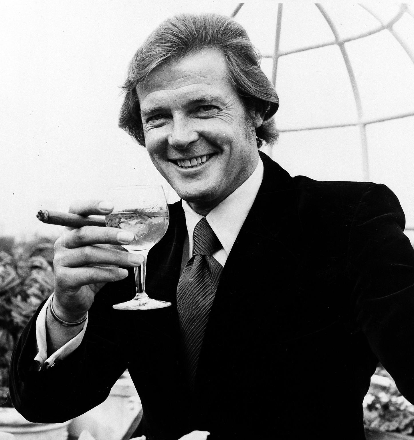 Mit trockenen Martinis kannte sich Roger Moore bekanntlich bestens aus.
