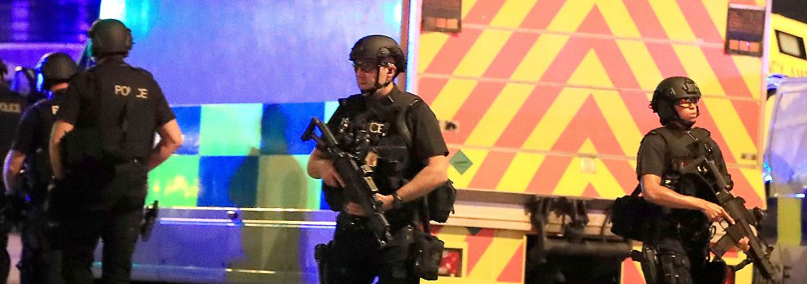 Die Polizei zeigt in Manchester Präsenz - auch in den kommenden Tagen.