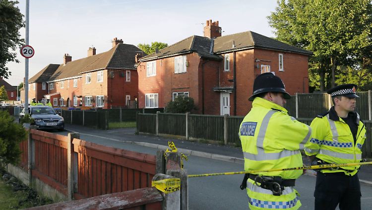 Die Polizei durchsucht in Manchester mehrere Häuser, darunter auch das Wohnhaus des Verdächtigen Salman Abedi.