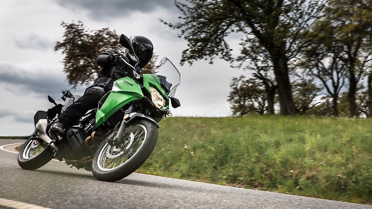 Die kleine Kawasaki Versys-X 300 macht optisch fast so viel her wie eine Große.