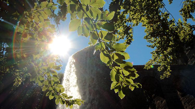 Bestes Sommersonnenwetter: Bei Temperaturen über 20 Grad Celsius ist das Risiko für einen Epilepsie-Anfall nur halb so groß wie an kalten Tagen.