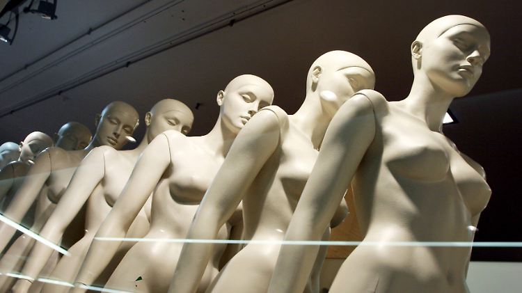 Models sollen ein niedriges Körpergewicht, lange Beine und einen flachen Bauch haben. Warum eigentlich?