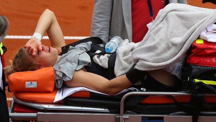 Bitterer Abgang in Nürnberg: Laura Siegemund hat sich beim Sandplatz-Turnier schwer am Knie verletzt.