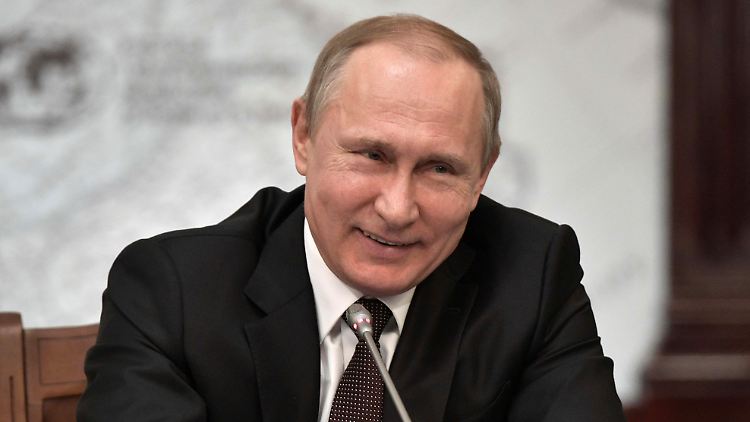 Putin empfängt zum letzten Mal vor der russischen Präsidentenwahl zum Internationalen Wirtschaftsforum.