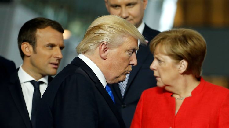 Sind nicht einer Meinung beim Thema Nato-Etat: US-Präsident Donald Trump (Mitte) und Bundeskanzlerin Merkel (rechts).