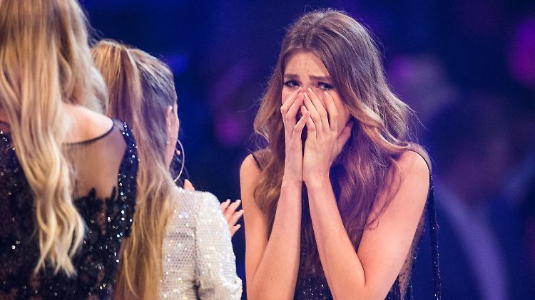 Kann ihr Glück kaum fassen: Céline ist "Germany's Next Topmodel".