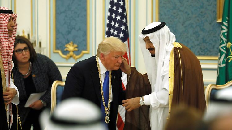 Donald Trump im Mai 2017 beim saudischen König Salman.