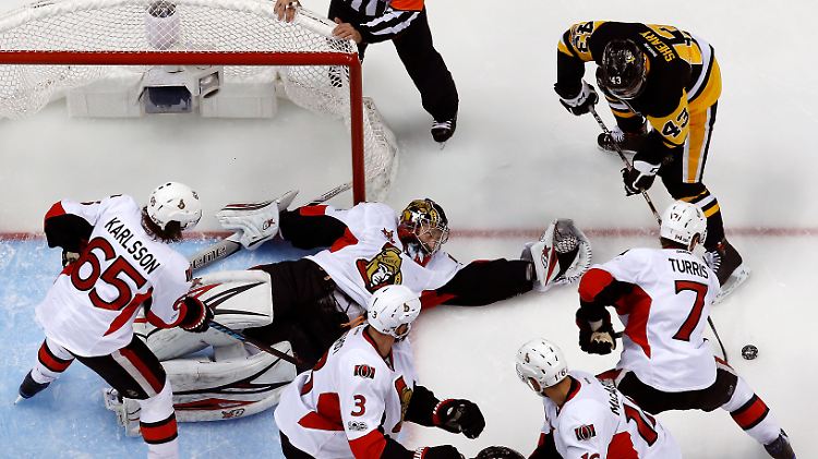 Vielbeschäftigt: Ottawas Keeper Craig Anderson gegen die Pittsburgh-Offensive.
