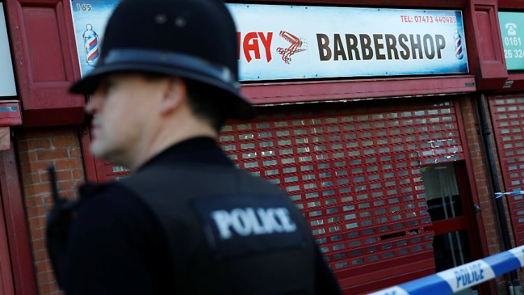 Die Polizei in Manchester sucht nach weiteren Komplizen.