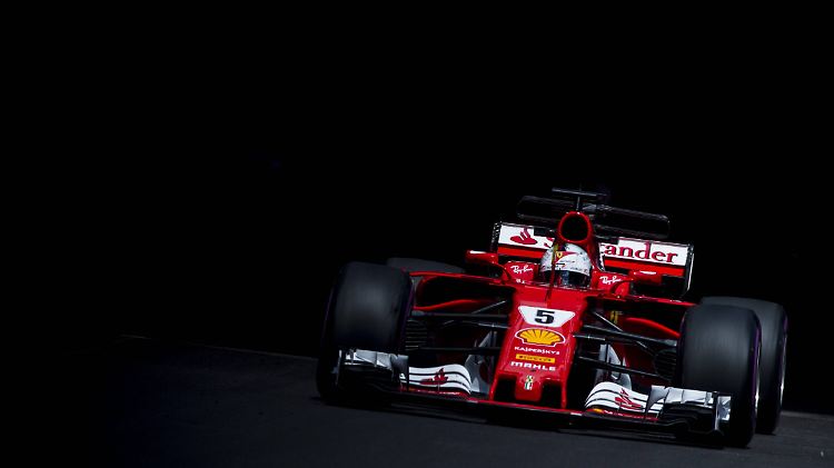Fighten statt flittern heißt es in Monaco für Ferrari-Star Sebastian Vettel im Duell mit Lewis Hamilton.