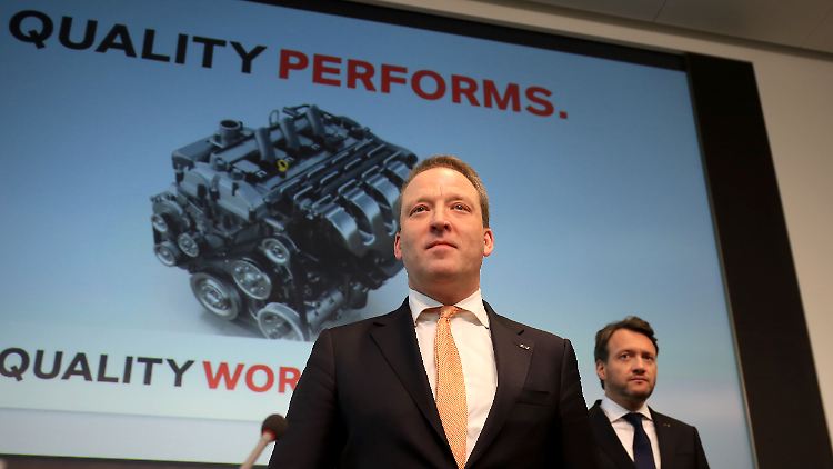 Lanxess-Chef Matthias Zachert, hier mit Finanzvorstand Michael Pontzen (r.) bei der Bilanzpräsentation im März.