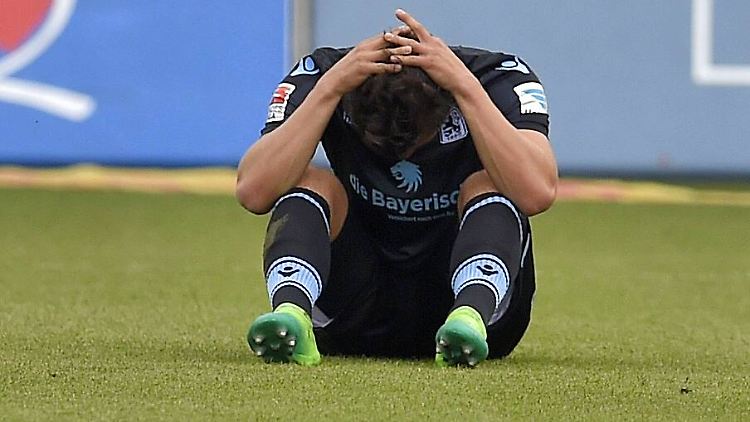 Abstieg statt Aufstieg: 1860 München droht in der Relegation gegen Regensburg ein Schreckensszenario.