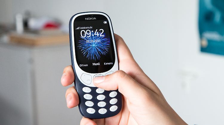 Das Nokia 3310 ist klein und handlich.