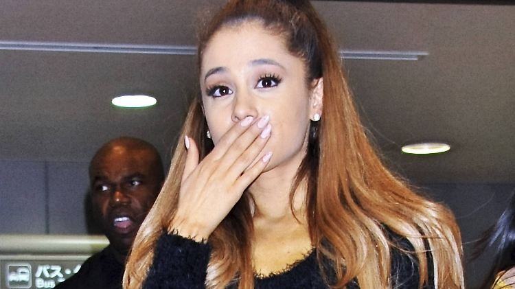 Ariana Grande will wieder in Manchester auftreten - und den Angehörigen der Terroropfer helfen.