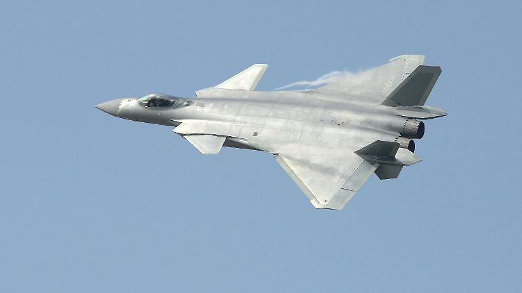 Chinesischer J-20-Kampfjet bei einer Flugshow: Welchen Typs die eingesetzen Abfangjäger waren, ist nicht bekannt.