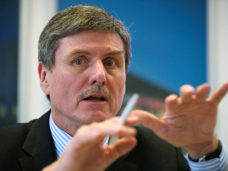 Ferdinand Dudenhöffer ist Direktor des CAR-Instituts an der Universität Duisburg-Essen.