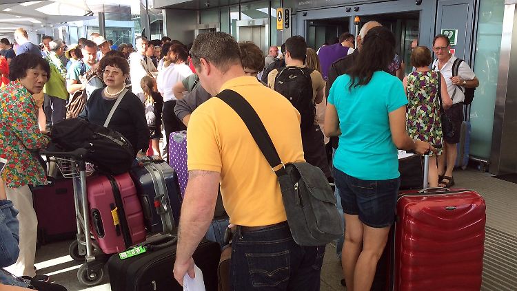 Auch am Londoner Flughafen Heathrow strandeten zahlreiche Passagiere.