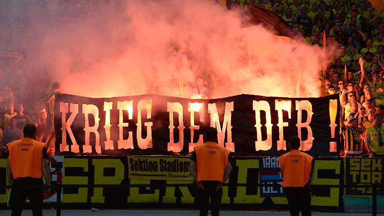 Auch dieses Banner im BVB-Block dürfte dem DFB sauer aufgestoßen sein.