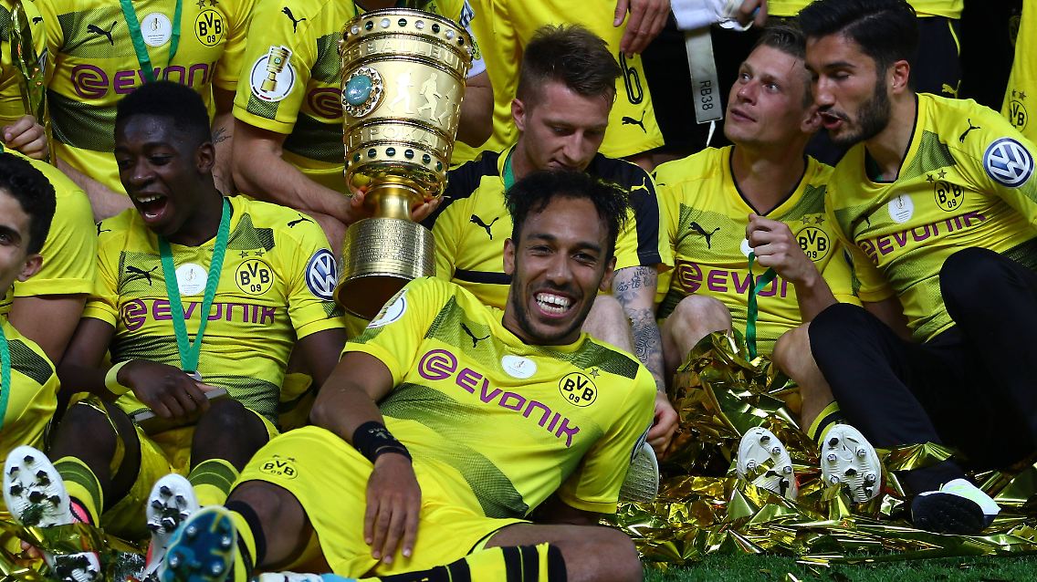 Deutlich ausgelassener fiel aber der Jubel der BVB-Profis aus.
