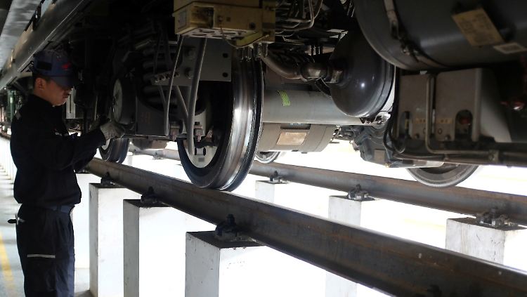 Auch bei der Instandhaltung von Hochgeschwindigkeitszügen will die Deutsche Bahn mitmischen.