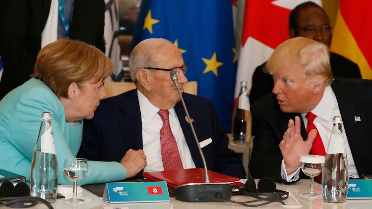 Kamen in vielen Punkten nicht auf einen Nenner: Bundeskanzlerin Angela Merkel und US-Präsident Donald Trump (r.) - der tunesische Präsident Beji Caid Essebsi sitzt dazwischen.
