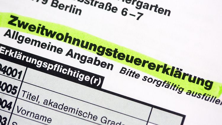 Jeder, der an einem Ort, an dem es die Zweitwohnungssteuer gibt, einen weiteren Wohnsitz begründet, muss sich dort anmelden und die Zweitwohnungssteuer zahlen.
