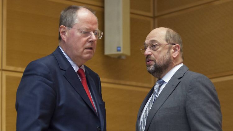 Peer Steinbrück gibt Martin Schulz ein paar Tipps für den Wahlkampf.