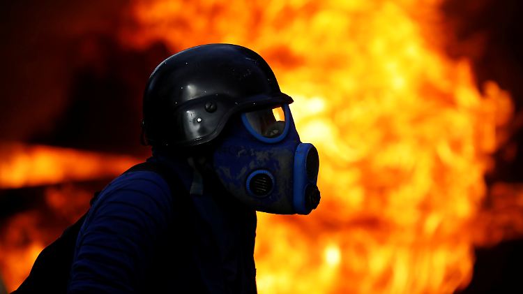 Trotz Massenprotesten mit dutzenden Toten hat Goldman Sachs Anleihen gekauft, die Venezuelas Regierung am Laufen halten.