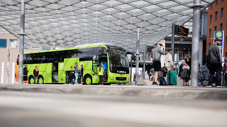 Bei Flixbus kann man das Ticket beim Fahrer nur bar bezahlen, außerdem wird immer der Normalpreis fällig.
