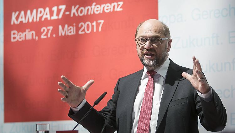 SPD-Chef Schulz stimmt Kanzlerin Merkel zu, will sich gleichzeitig jedoch auch von ihr absetzen.