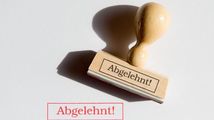 Eine Ablehnung der Bewerbung, ohne Rückmeldung zu geben, ist feige. Punkt.