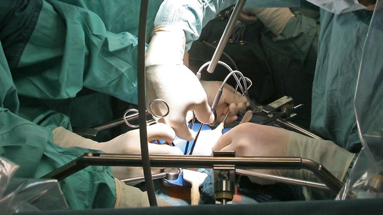 Zwar passieren weniger Behandlungsfehler, dennoch ist das Risiko für Patienten immer noch gleich groß, Opfer eines Behandlungsfehlers zu werden, so der MDK.
